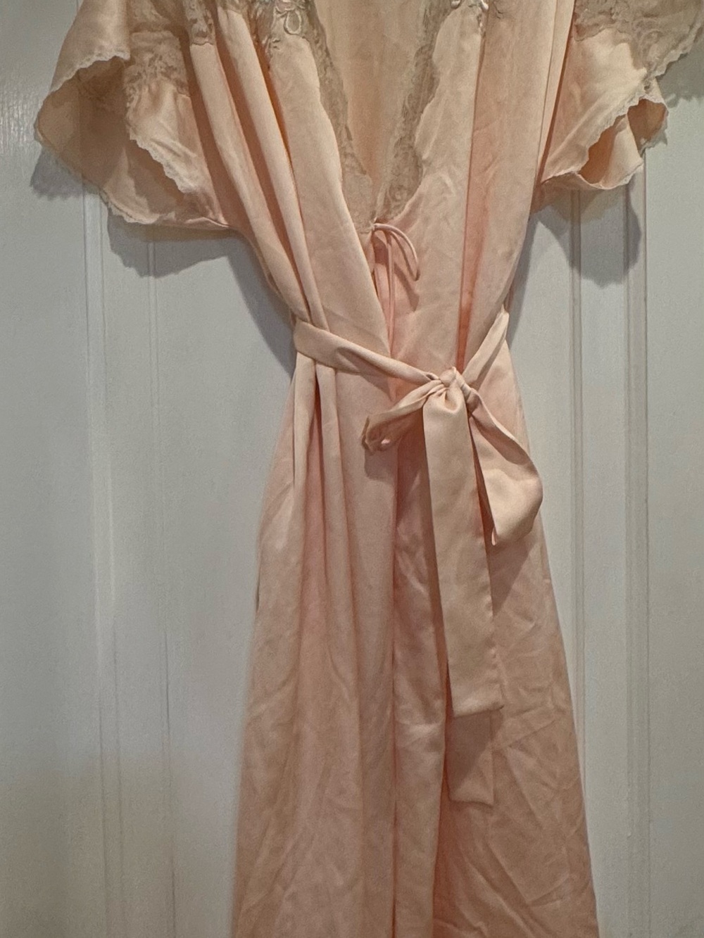 Vintage Sara Beth Pink Satin and Lace Peognoir Robe